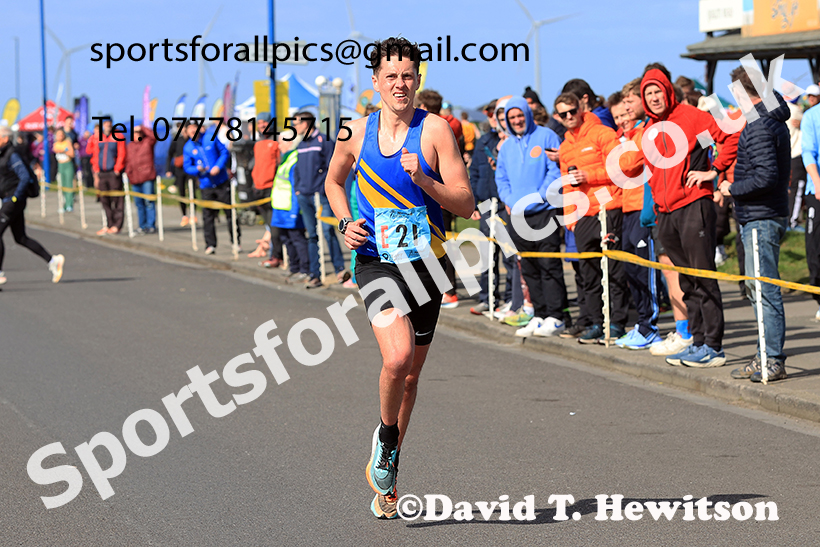 Senior mens Northern 12 Stage Road Relay, 2025 Northern 12 and 6 Stage Road Relays and Junior 5k, Redcar. Photo: David T. Hewitson/Sports for All Pics